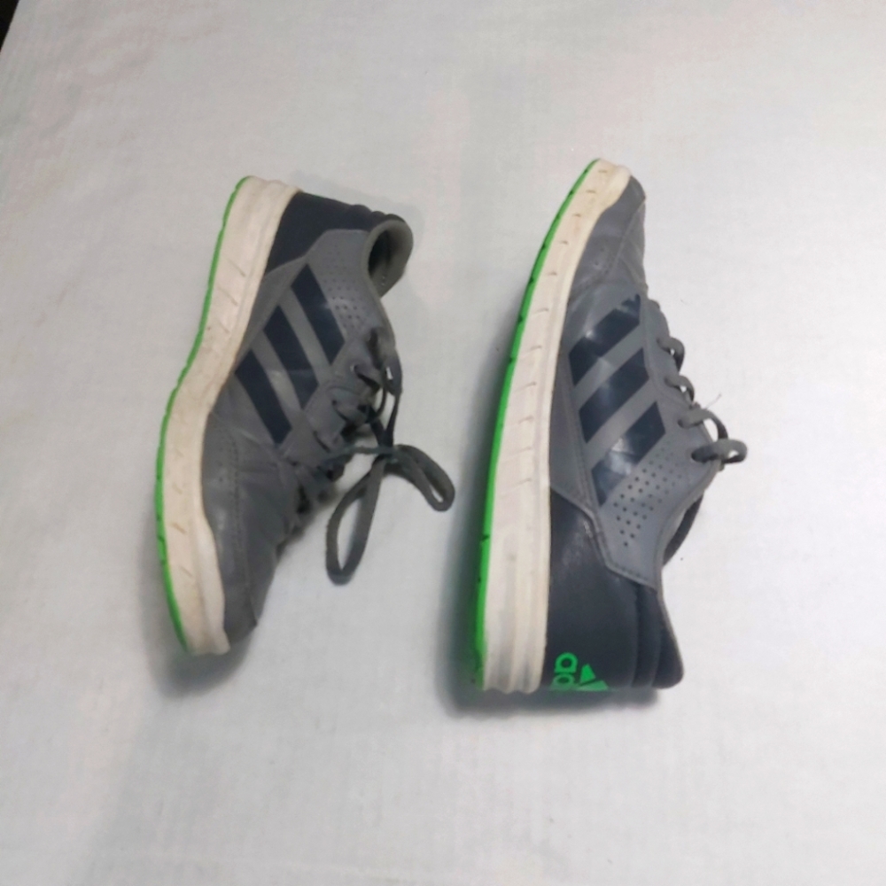 Addidas Boys Sneakers size 5.5 color Gray and Green